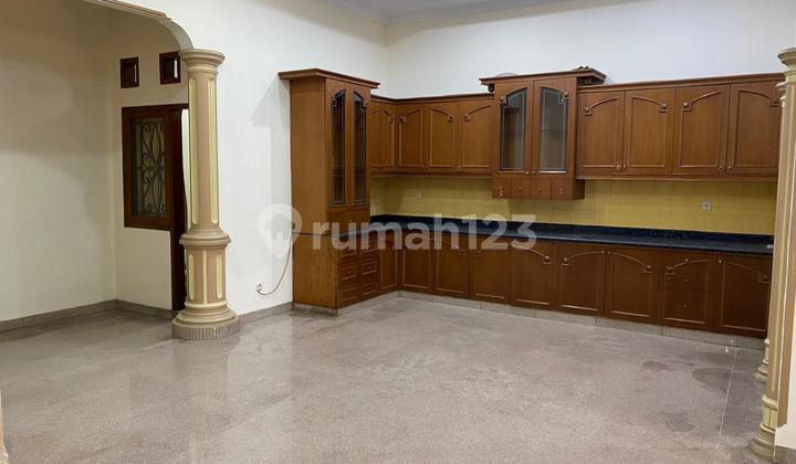 Quick Sale Ma'am, House in Taman Palem Lestari, West Jakarta Hook. 2