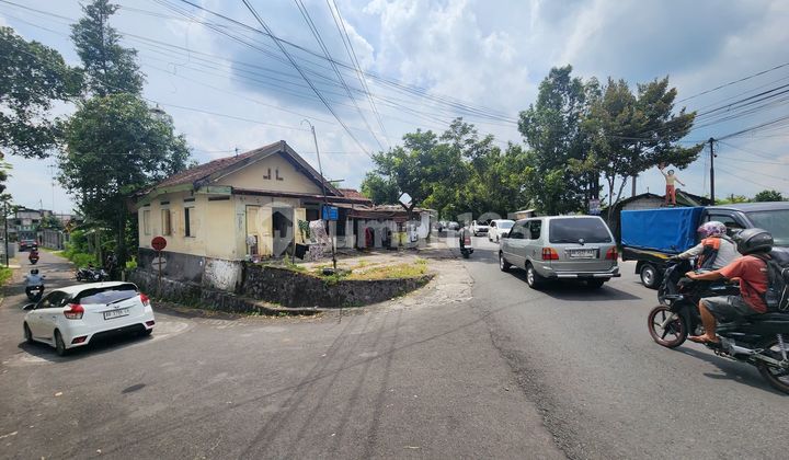 Strategic Land Hook Mangku Kebon Agung Street Kronggahan