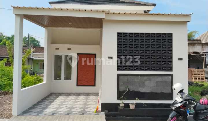 Strategic Ready-to-Occupy House in a Housing Estate in Bangunjiwo 1