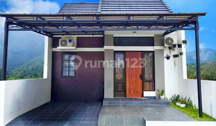 1 & 2 Story Modern Minimalist House in Kasihan. 2