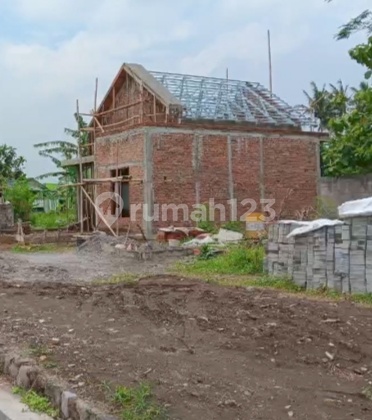 House Under Construction, Comfortable and Strategic Location in Seyegan 2