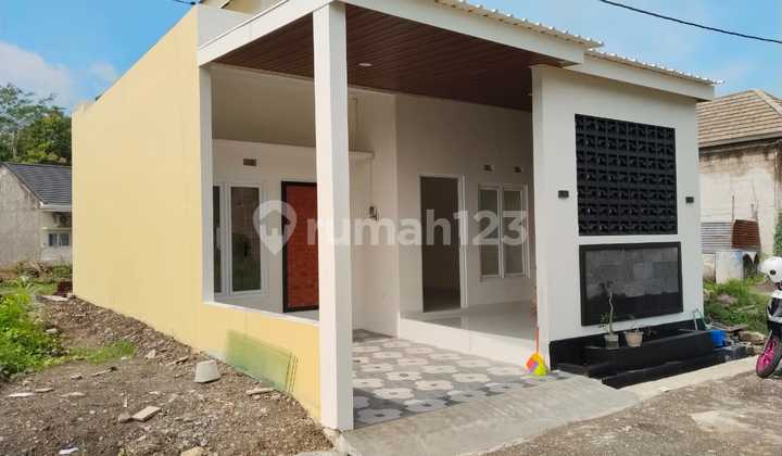 Strategic Ready-to-Occupy House in a Housing Estate in Bangunjiwo 2