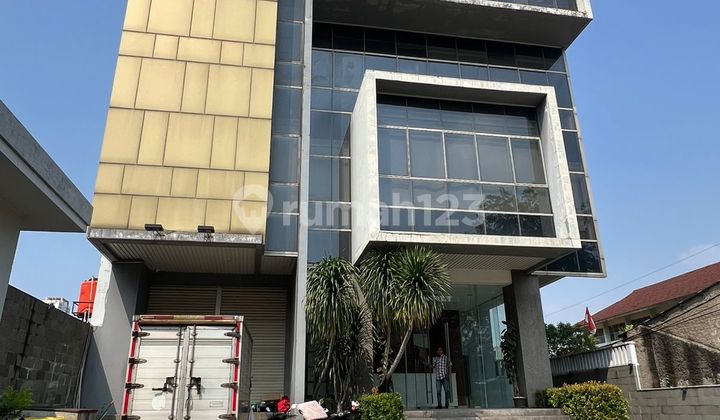 Dijual Gedung di Kebayoran Lama Jakarta Selatan Dijual Gedung di Kebayoran Lama Jakarta Selatan