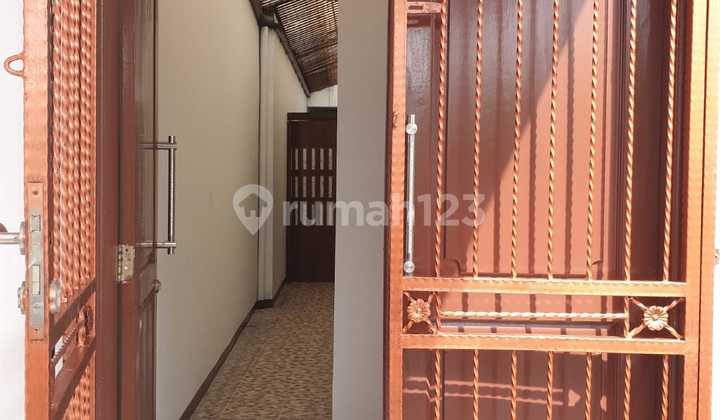 Ready-to-Occupy 2-Story House with 2-Car Wide Street Access in Haji Nawi, Kebayoran Baru, Near MRT. Located at Jl. H. Nawi I No. 17, Gandaria Selatan, Cilandak, South Jakarta City, DKI Jakarta, Indonesia, 12420, Kebayoran Baru. 2