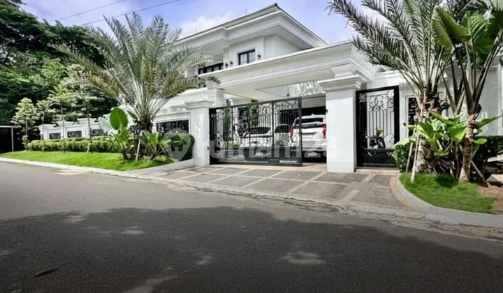 Rumah Americam Classict Pondok Indah Japan Lebar.3.mobil Posisi Hoek Rumah di Pondok Indah