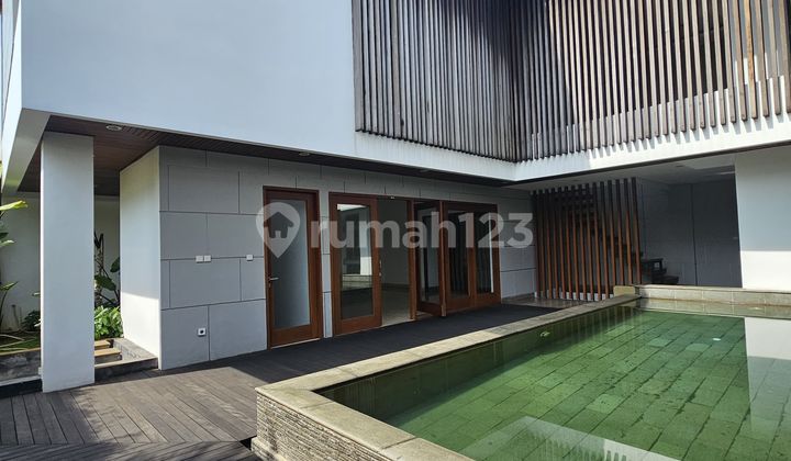 Rumah Siap Huni Posisi Hoek Pondok Indah Lokasi Prime Jalan Lebar Rumah Bagus di Pondok Indah 2