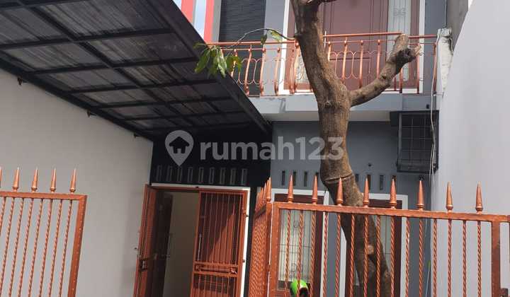 Ready-to-Occupy 2-Story House with 2-Car Wide Street Access in Haji Nawi, Kebayoran Baru, Near MRT. Located at Jl. H. Nawi I No. 17, Gandaria Selatan, Cilandak, South Jakarta City, DKI Jakarta, Indonesia, 12420, Kebayoran Baru.