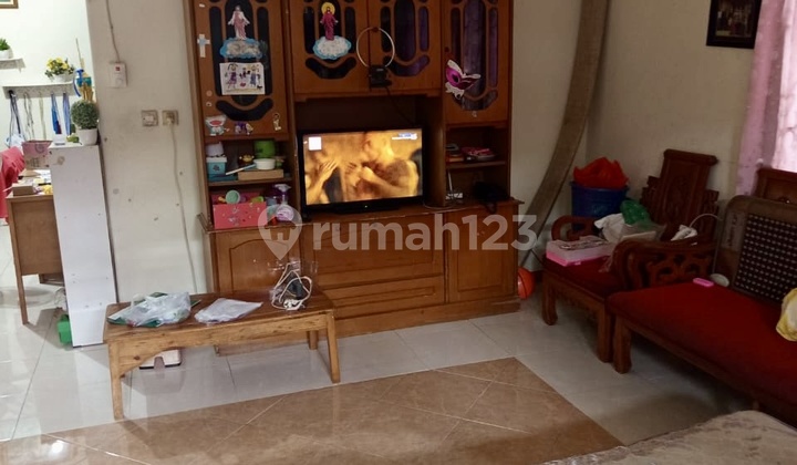 Disewakan Rumah Beserta Kios Dekat Kecamatan Palmerah Jakarta Barat 2