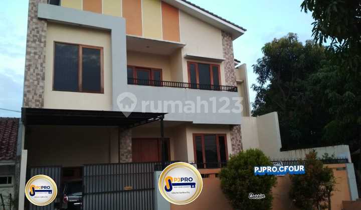 Rumah Bagus 2 Lt. di Harapan Indah