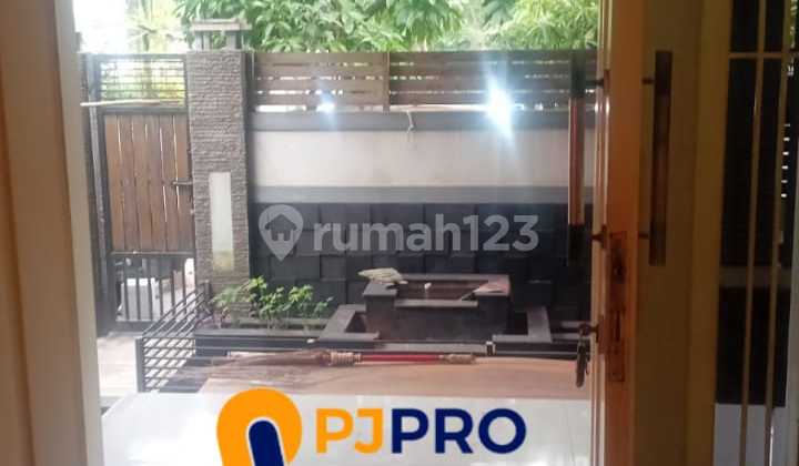 Corner House in Good Condition at Taman Harapan Baru, Bekasi 2