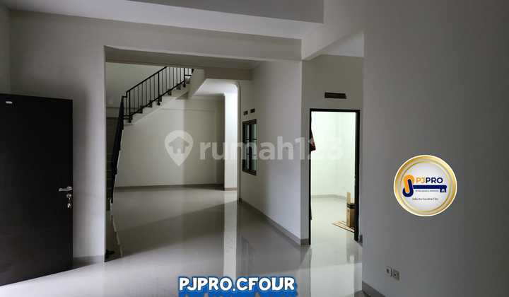 Nice Corner House in Harapan Indah, Bekasi