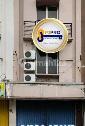 Nice 3-Story Shop House in Harapan Indah Nice 3-Story Shop House in Harapan Indah