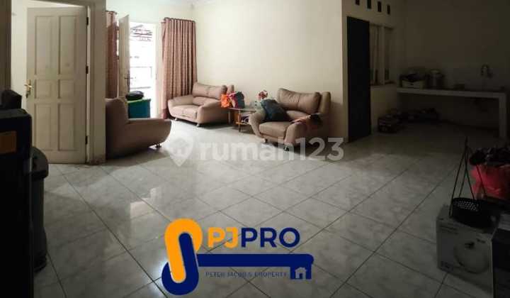 Nice House with SHM in Harapan Indah Bekasi 2