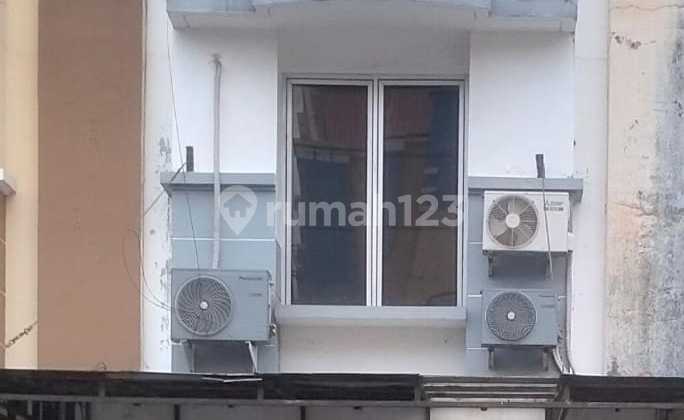 3-Story Shop House in Harapan Indah, Bekasi 3-Story Shop House in Harapan Indah, Bekasi