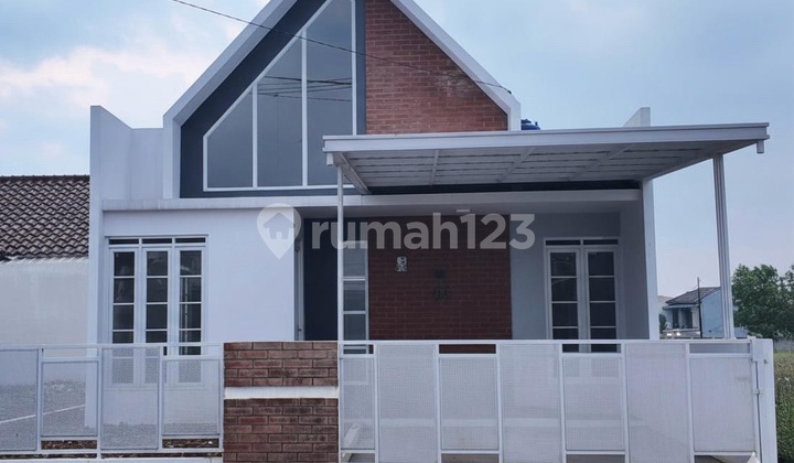 Rumah 1 Lantai di Bumi Panyawangan Cileunyi, Bandung. Rumah 1 Lantai di Bumi Panyawangan Cileunyi, Bandung.
