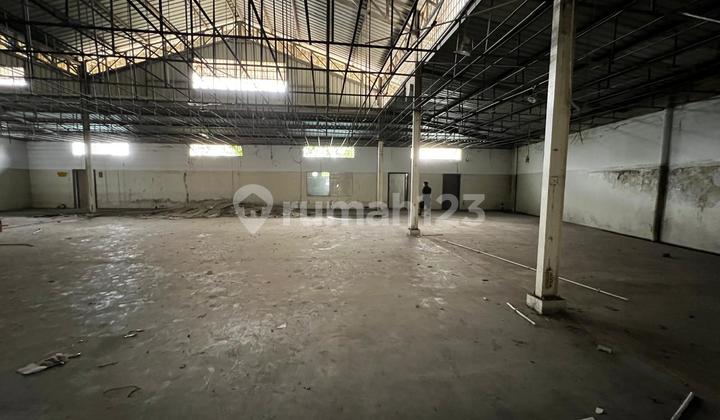 Batam Warehouse in a Commercial Location