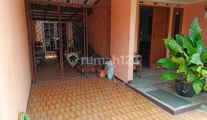 For Sale: Move-in Ready House in Barata Complex, Ciledug, Tangerang. House Requires Minimal Renovation, SHM (Certificate of Ownership) in Barata Housing No.570, Karang Tengah, Karang Tengah, Tangerang City, Banten, Indonesia, 15157, Ciledug. 2