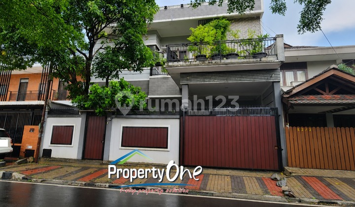 Jual Rumah 2,5 Lantai Super Luas di Rawa Buntu Lokasi Strategis Dekat Pasar Modern BSD