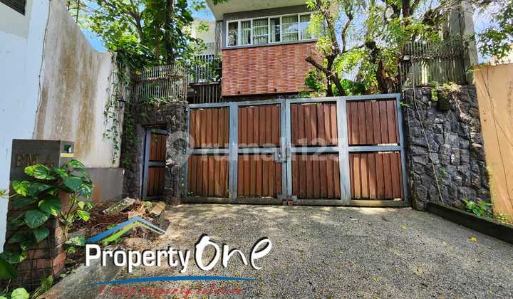 Jual Rumah Luas 3 Lantai Posisi Culdesac Lokasi Strategis di Griya Loka BSD