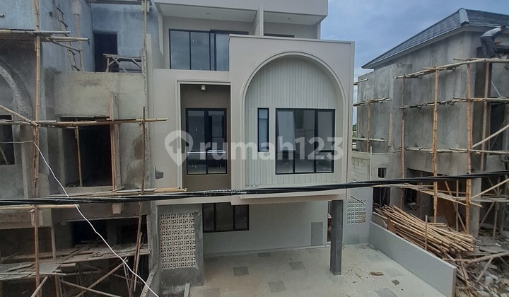 Premium 3-Storey Cluster in Cirendeu-2 Km to MRT Lebak Bulus Premium 3-Storey Cluster in Cirendeu-2 Km to MRT Lebak Bulus