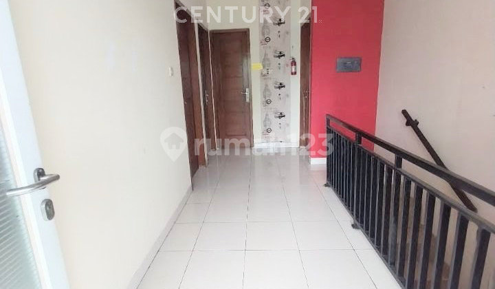 Rumah Cantik 2.5 Lantai Lokasi Strategis di Jombang Bintaro 2