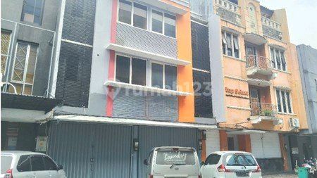 Tiga Unit Ruko Gandeng