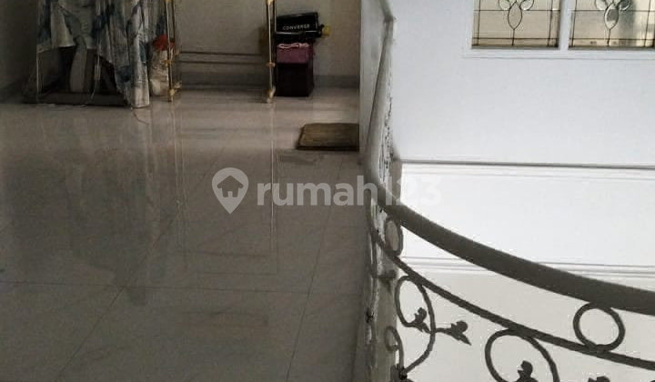 For Quick Sale: 2.5-Story House in Cibubur Must Sell This Week 2