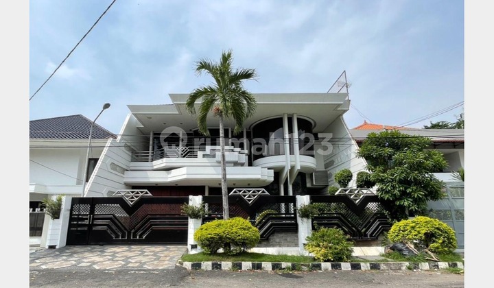 Rumah Mewah Classic di Pusat Kota, Dekat Grand City Surabaya Rumah Mewah Classic di Pusat Kota, Dekat Grand City Surabaya