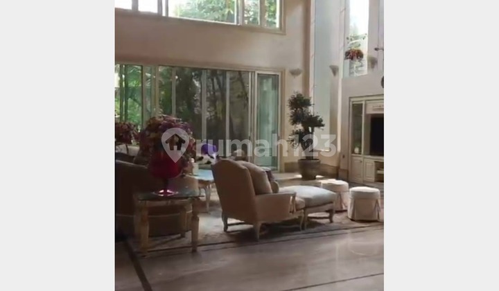 Nice &amp; Strategic House in the Center of Surabaya City 2