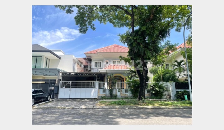 Rumah di Jalan Utama, Strategis di Citraland, Surabaya 1