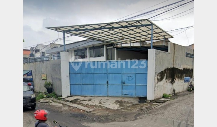 Cheap Warehouse, Highly Strategic Location in Petemon, Surabaya