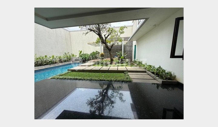 Rumah Bagus, Ada Kolam Renang di Graha Family, Surabaya 2