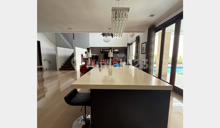 Rumah Bagus, Ada Kolam Renang di Graha Family, Surabaya 1