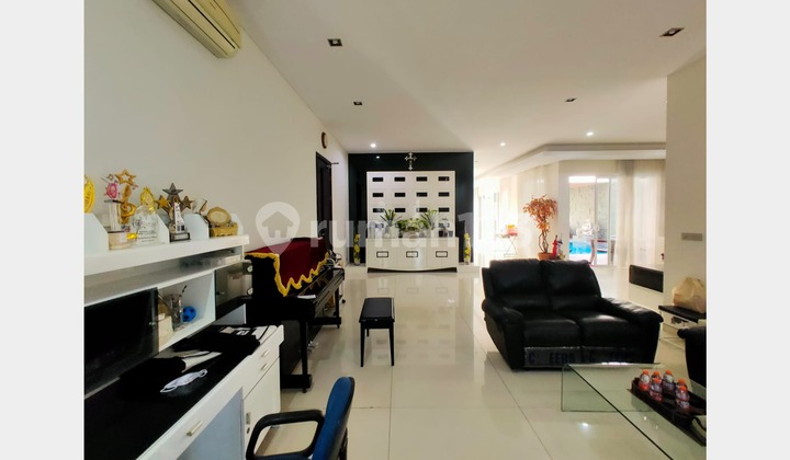 Rumah Terawat, Bagus & Strategis Dekat Pakuwon Mall, Grafam, Sby