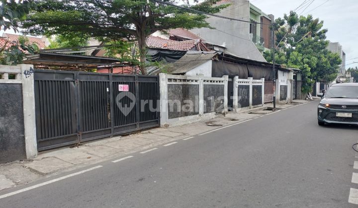 Dijual Rumah di Kawasan Strategis dengan Lahan Luas