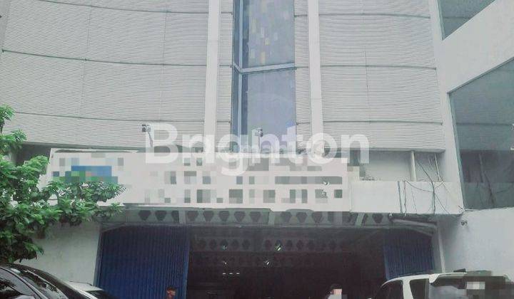 GEDUNG SERBAGUNA 3 LANTAI LUAS 1000M² DI BANDENGAN 2
