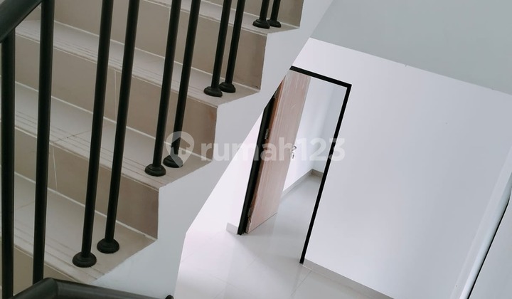 Rumah 2 Lantai Dekat LRT dan Tol Cibubur