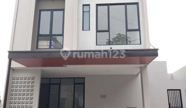 Luxury House Strategic Location Near MRT Lebak Bulus 2