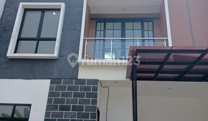 Rumah 2 Lantai Dekat LRT dan Tol Cibubur Rumah 2 Lantai Dekat LRT dan Tol Cibubur