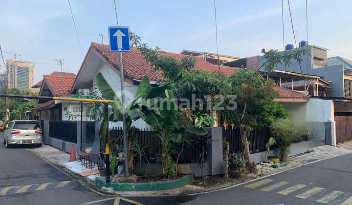 House Needs Minimal Renovation SHM at Jl. Benda I No.18, Pulo, Kebayoran Baru, South Jakarta City, Dki Jakarta, Indonesia, 12160, Radio Dalam 2