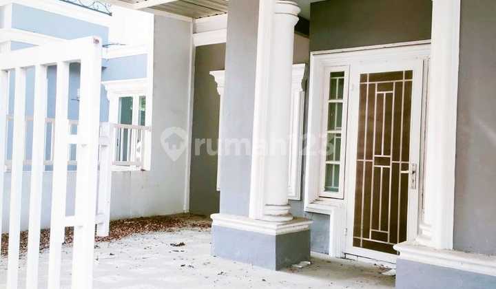 Menteng Indah Ready-to-Occupy House for Rent - Access to Halton Place Facilities