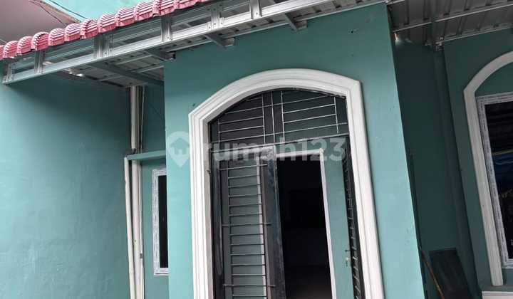 Charming & Cool 2-Story House in Garden Vista - Only 20 Million/Year! Charming & Cool 2-Story House in Garden Vista - Only 20 Million/Year!