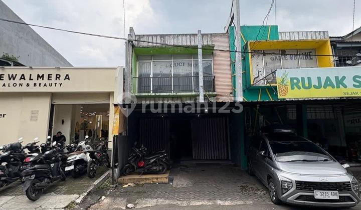 Shop-house 2 Floors 1 KM along Kawi Road, Business/Housing Potential in the Klojen Area