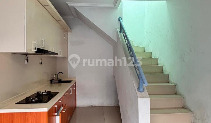 U-Shaped Ready-to-Occupy House for Rent in Kemang Pratama 2