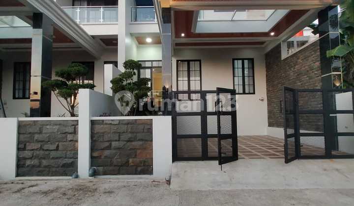 Rumah Baru Mewah Semarang Barat Rumah dengan Disain Modern, Dilengkapi dengan Kolam Renang Pribadi By Prabowo Siswanto Property 1