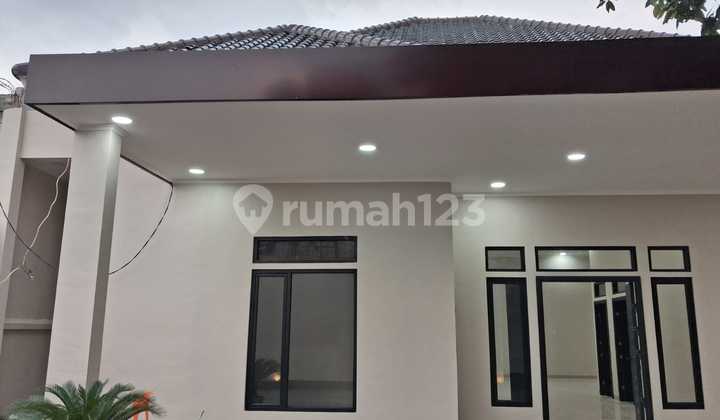 New House in Central City of Halmahera, Semarang, in an Elite and Strategically Located Housing Complex by Prabowo Siswanto Property 1