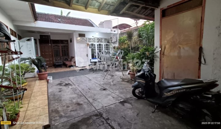 Rumah Besar di Lahan 410 M² - Cocok Keluarga Besar & Usaha 2