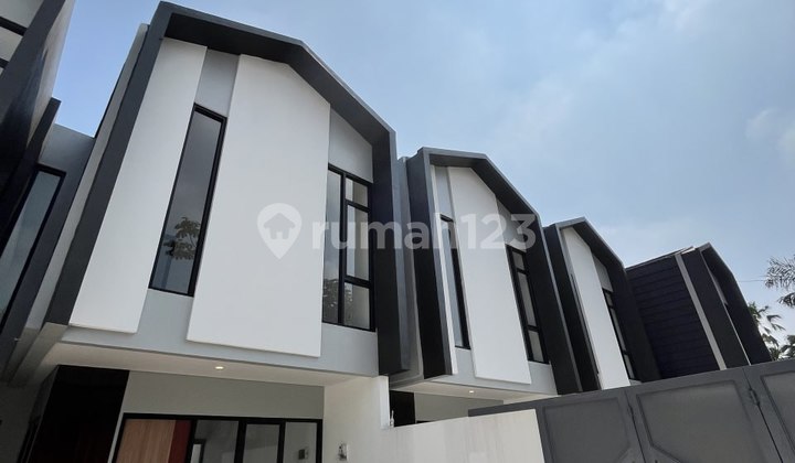 Rumah Siap Huni SHM 2 Lantai Dekat Jaksel! Bonus 40Jt + AC 3 Unit