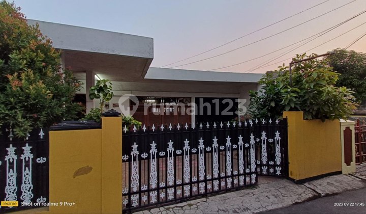 Rumah Mewah Super Luas di Lokasi Strategis - LT 410 M², Parkir 5 Mobil, Harga Nego! 2