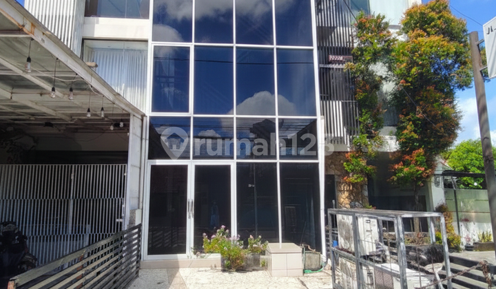 3-Story Furnished Apartment in Seminyak | 3 Bedrooms, Super Spacious Room, Bonus 1 Month Free 3-Story Furnished Apartment in Seminyak | 3 Bedrooms, Super Spacious Room, Bonus 1 Month Free